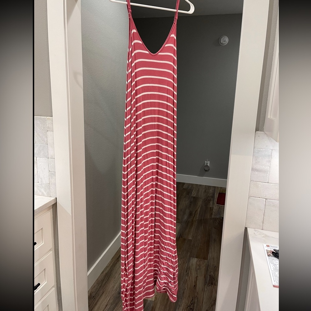 Long Spaghetti strap pink dress, like new, used for maternity dress, medium